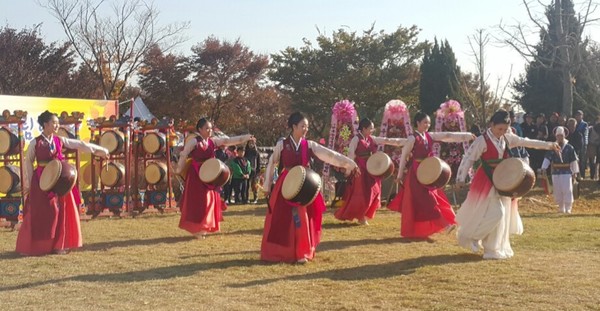 여주오곡나루축제 진도북춤 중 5북춤 공연. [이경화 제공]