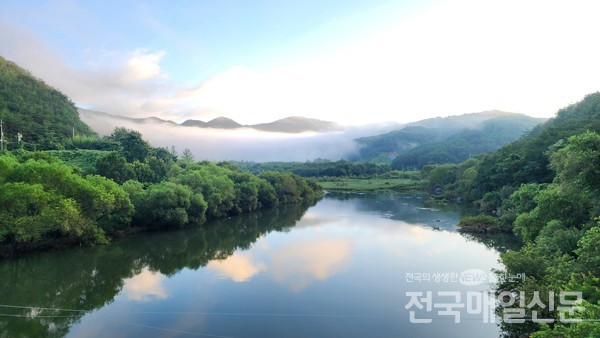 넓고 평온한 강의 모습이 인상적인 보성강.