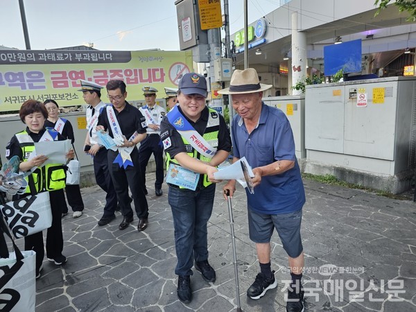 서귀포경찰서은 최근 서귀포올레시장에서 기초질서 준수 캠페인을 전개했다.