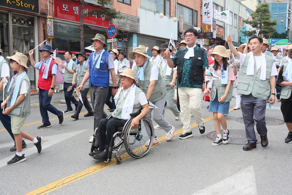 김진태 강원특별자치도지사가 지난 26일 영월을 시작으로 정선, 태백을 거쳐 삼척까지 4박 5일간 진행되는 국토대순례 출정식에 참석했다. [강원도 제공]