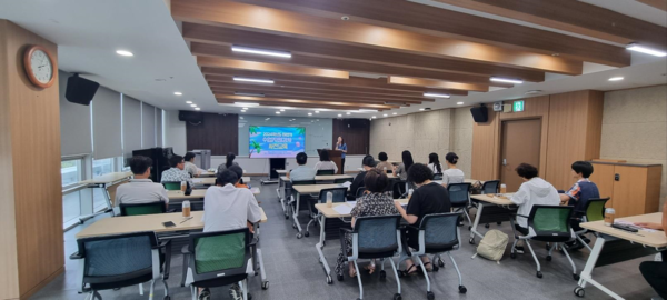 지난 21일, 수업 지원 강사 23명을 대상으로 진행된 ‘안내 연수’ 모습. [세종학교지원본부 제공]