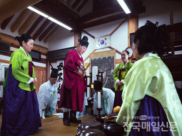 전남 곡성향교는 10일 추기 석전대제(秋期 釋奠大祭)를 봉행했다.