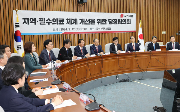 국민의힘 한동훈 대표가 12일 오후 서울 여의도 국회에서 열린 지역·필수의료 체계 개선을 위한 당정협의회에서 발언하고 있다. [연합뉴스]