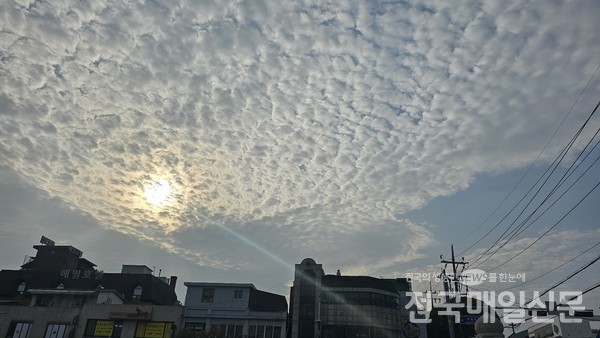 13일 금요일은 전국 대부분 지역이 흐리고 비소식이 있겠다.