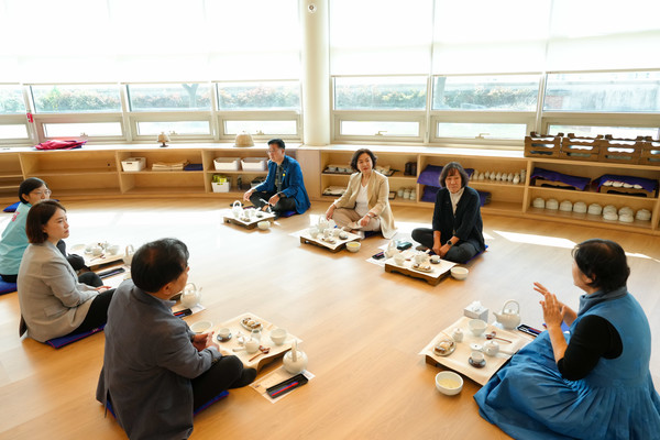 ‘다완재’ 시설점검 및 프로그램 체험 모습. [노원구의회 제공]