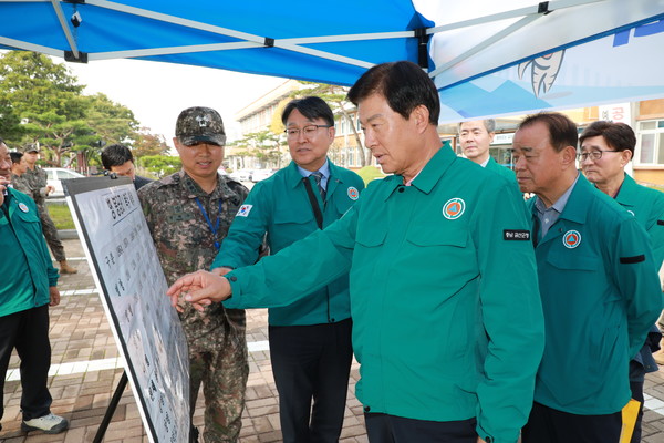 금산군청 군(軍)장비전시회 관람 모습. [금산군 제공]